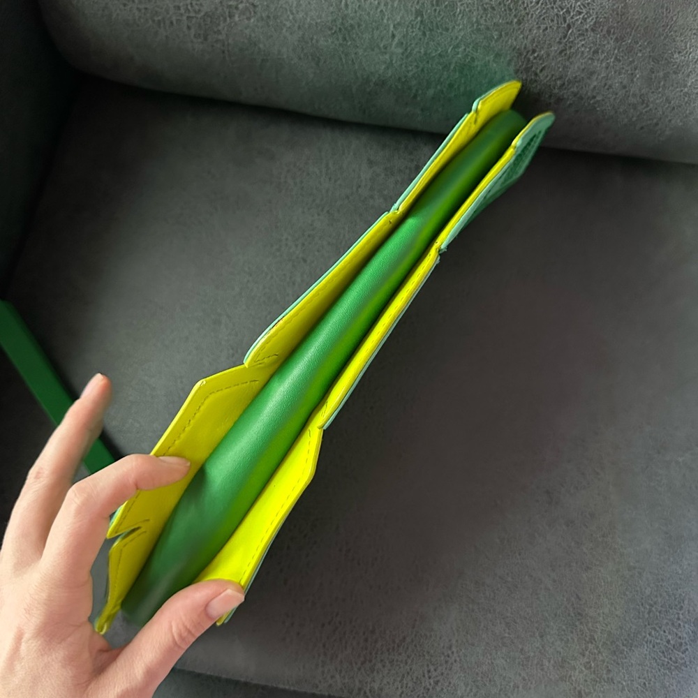 Kate spade banana leaf clutch - Picture 6 of 16